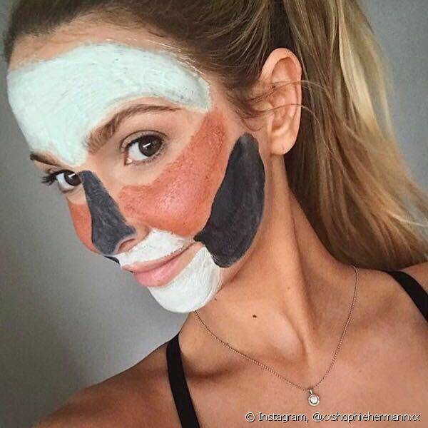 Selfie com m?scara facial? Conhe?a a tend?ncia de fotos que est? bombando entre as blogueiras quando se trata de cuidados com a pele! (Foto: Instagram @xxshophiehermannxx)